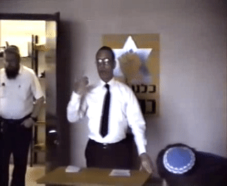   הרב בנימין כהנא היד ומייק יקותיאל נואמים במשרד תנועת כהנא חי 00:38:14